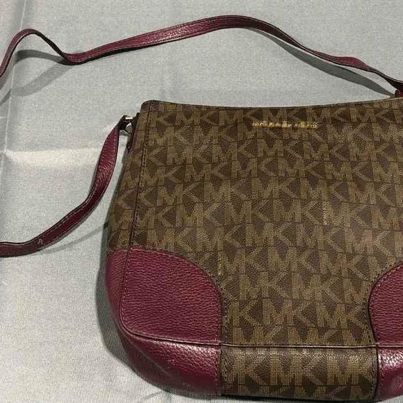 Michael Kors Designer Hattie MK Monogram Crossbody Bag Purse Handbag - Picture 3 of 9